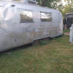 Airstream Camper Read Ad 