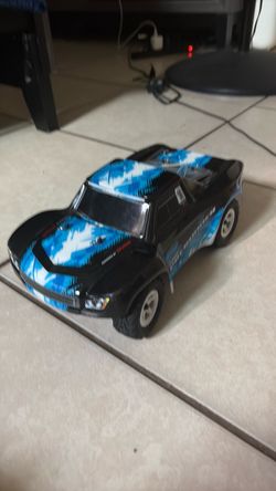 Rc latrax prerunner car