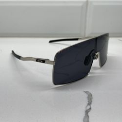 Oakley Sutro Titanium Prizm