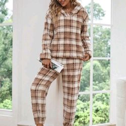 Womens Kangaroo Pocket Teddy Bear 2 Piece