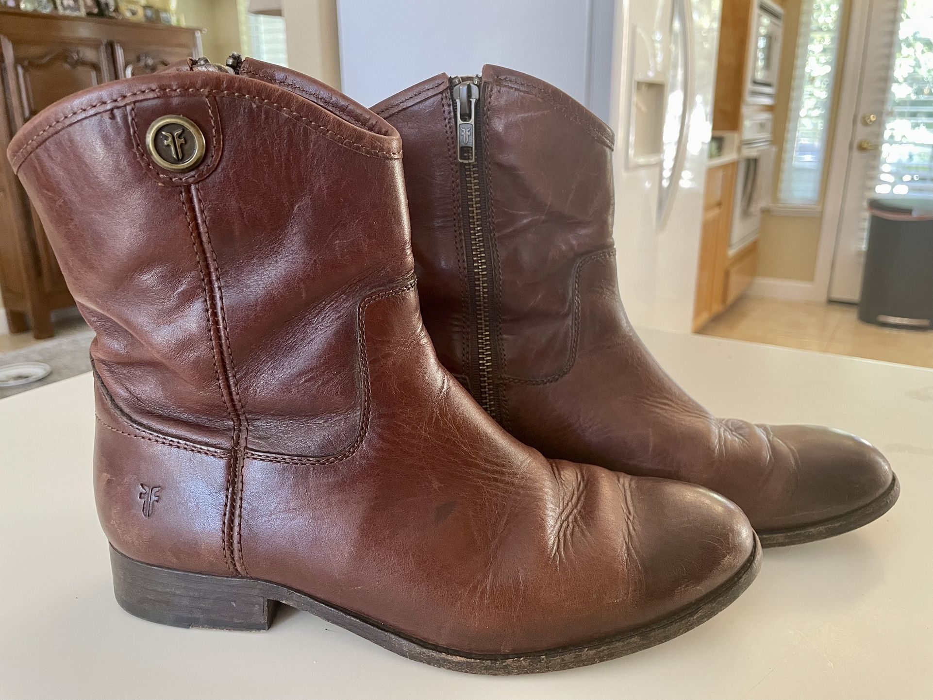 Frye Melissa Button Short Ankle Boots (contact info removed) Redwood Brown Leather Women Size 7B (Medium) 