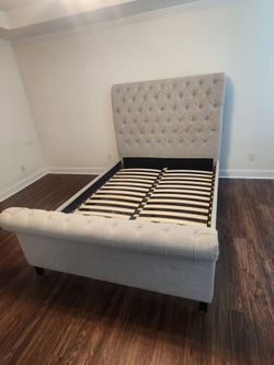 *** QUEEN SIZE BED ***