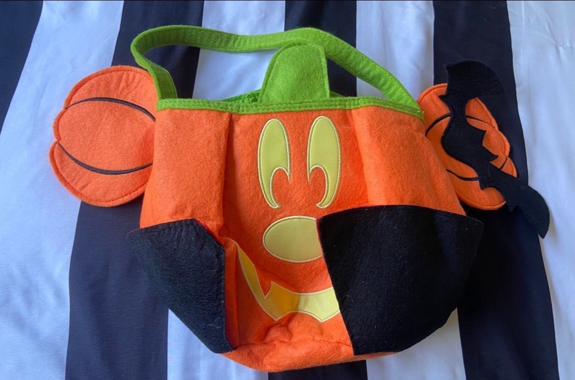 MICKEY MOUSE Pumpkin Vampire Glow in the Dark Trick or Treat Bag Disney store