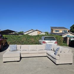Excellent Beautiful 😍 Large Sectional Sofa 💥 Free Delivery 💥 
