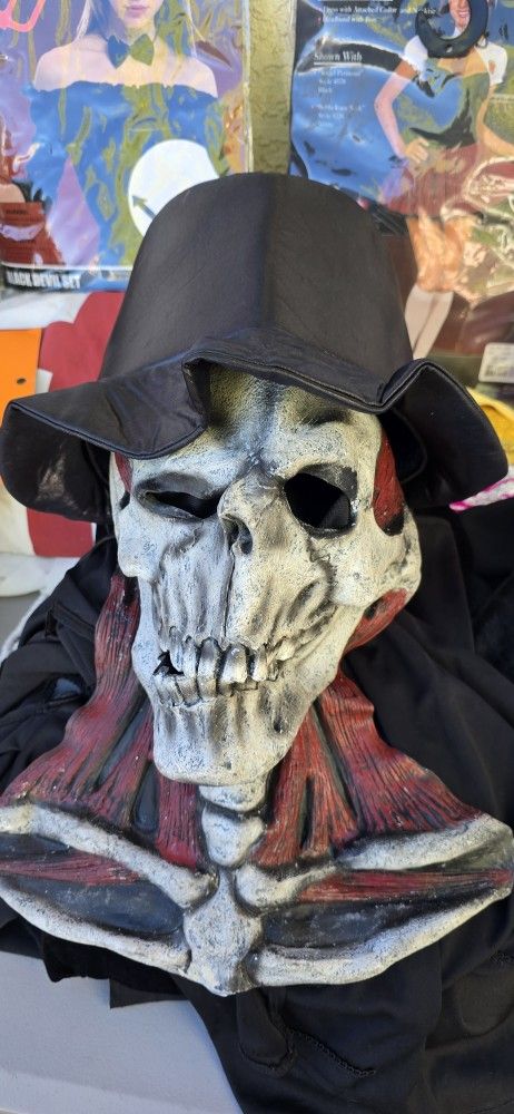 Adult Grim reaper 4 Pc Costume,   Pick Up Near MLK/CRAIG