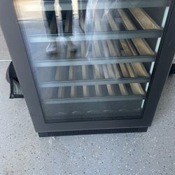 41 Bottle Single Zone Wine Fridge 