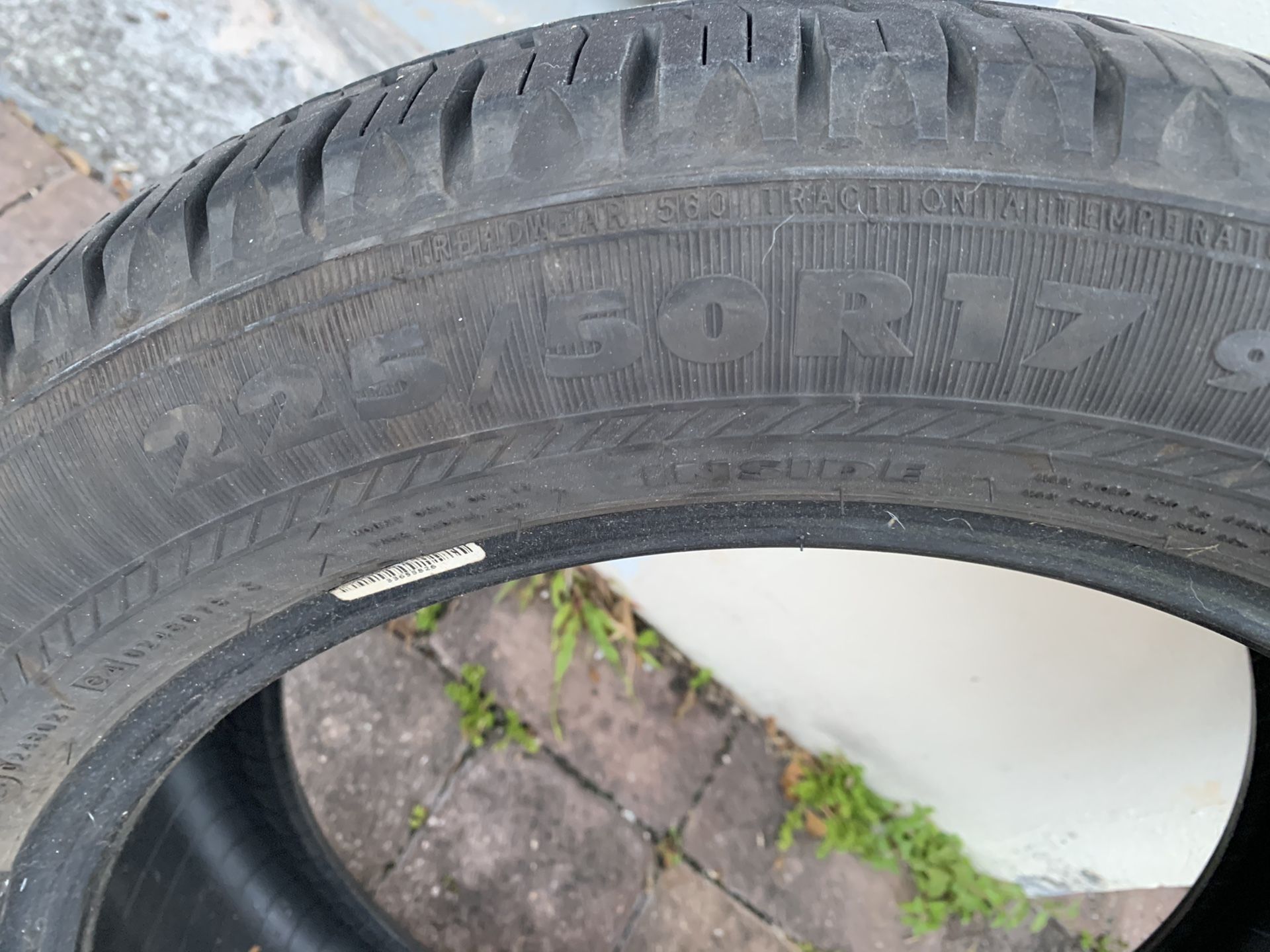 Car tire