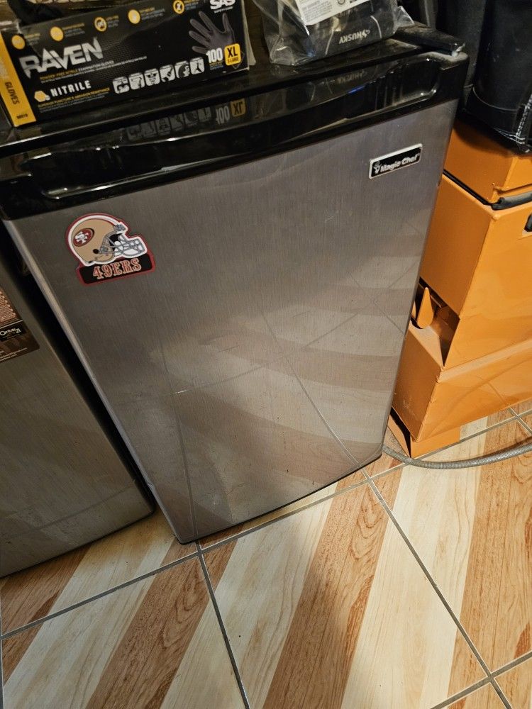 Magic Chef Mini Fridge Freezer