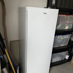 Midea MRU05M2AWW Upright Freezer, 5.3 Cu.ft, white