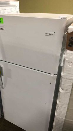Frigidaire Top Freezer Refrigerator 💲💲💲 48