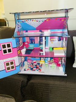 Girl play house ..