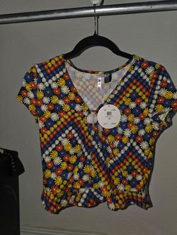 Women’s Daisy Floral Top Size Small New