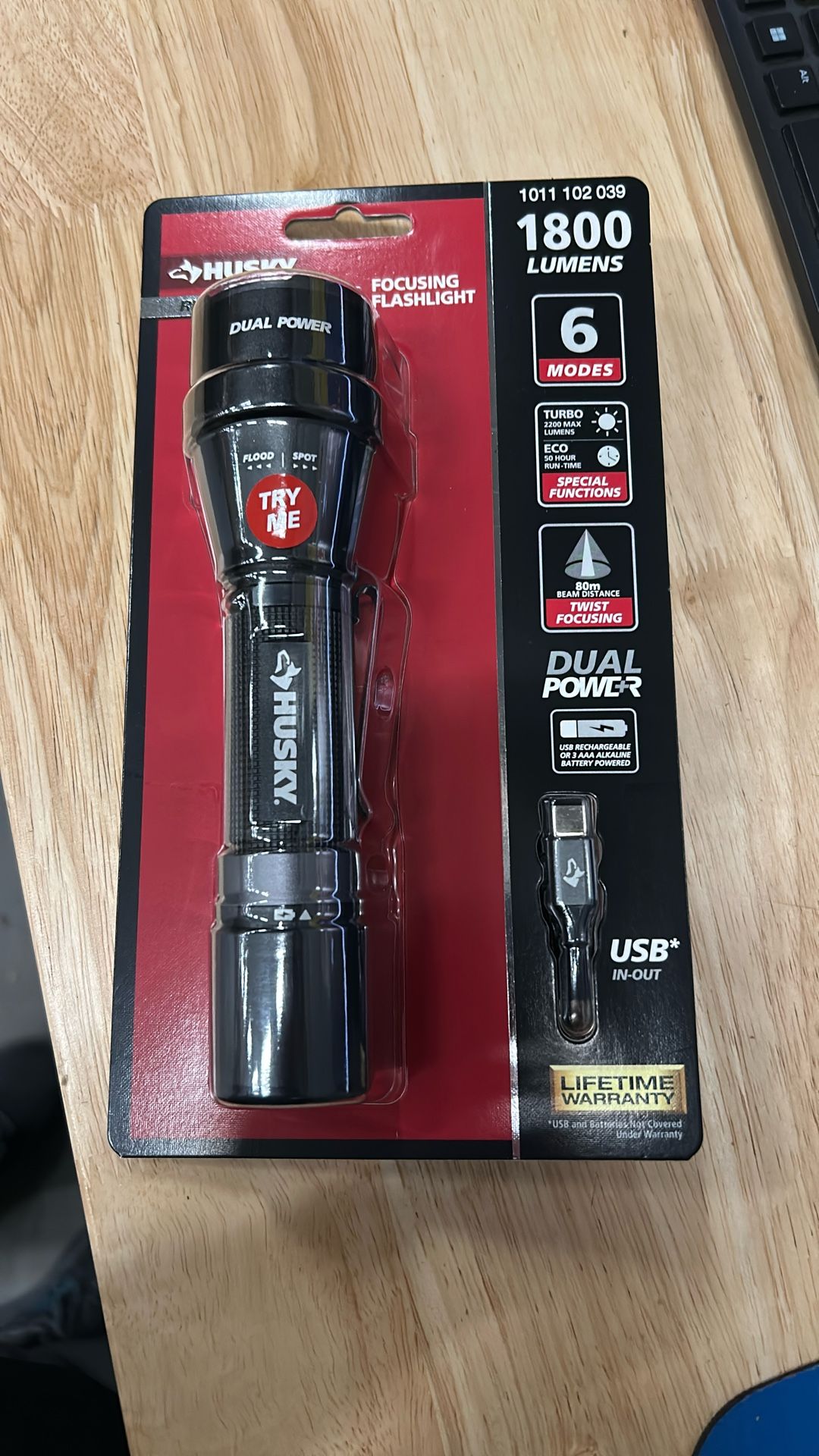 New Huskey 1800 Lumen Rechargeable Flash Light