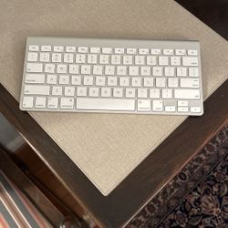 Wireless Apple Keyboard 