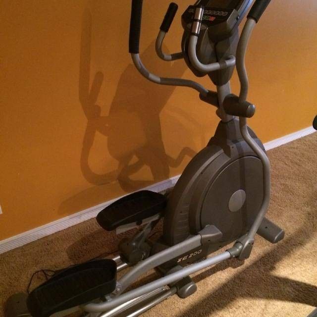 Spirit XE200 Elliptical Exercise Machine
