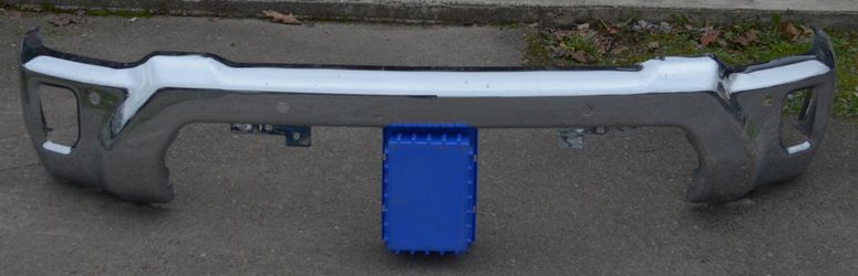 USED REF#M187 || 2024-2025 CHEVROLET SILVERADO 2500HD/3500HD || FRONT METAL BUMPER COVER ONLY