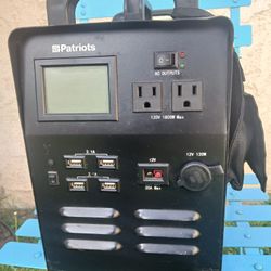 5PATRIOTS 1800 SOLAR GENERATOR NO SOLAR PANEL CHARGES COMPLETE 31/2 HOURS IN THE WALL GOOD CONDITION $/550