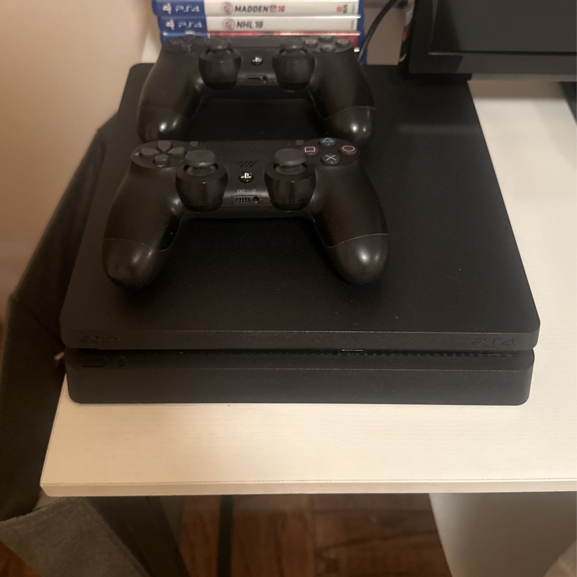 Ps 4 Slim ,1tb ,Used