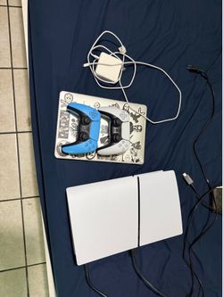 I sell play 5 as new in good condition with 2 controllers included plus a MacBook Air 2020 in combo 600 dollars for the 2 items comes with its origina