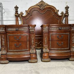 Vintage Pulaski Cherry Finish Royale Regal King Size Antique French Rococo Bedroom Set - Bedframe & 2 Night Stands — Estate Sale Home Furniture Decor
