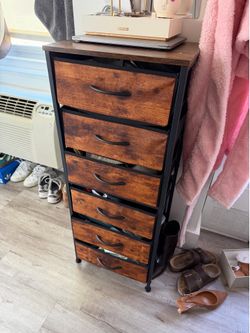 VERTICAL DRESSER