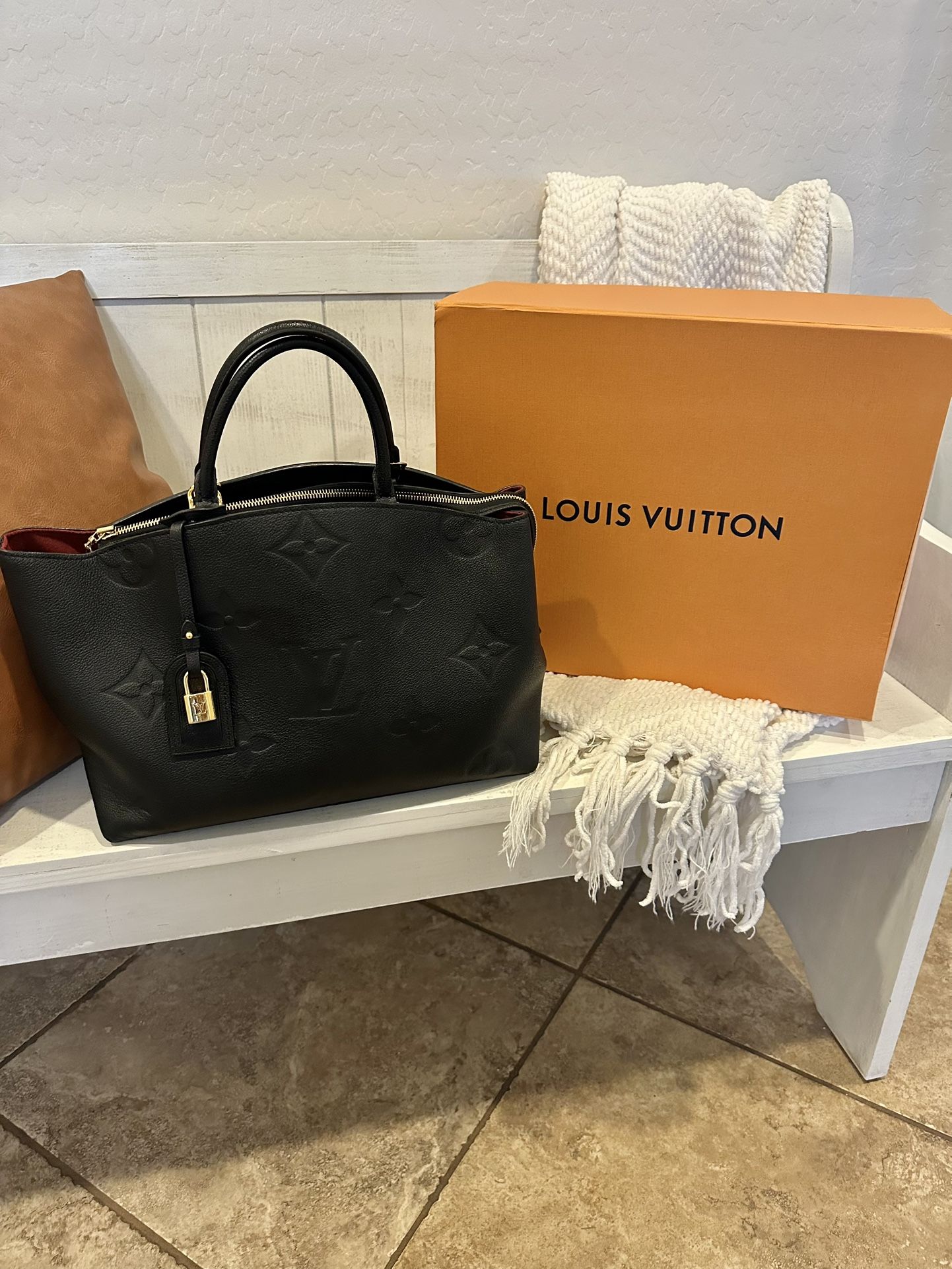 Louis Vuitton Grand Palais Monogram Empreinte Leather Handbag for Sale in  Buckeye, AZ - OfferUp