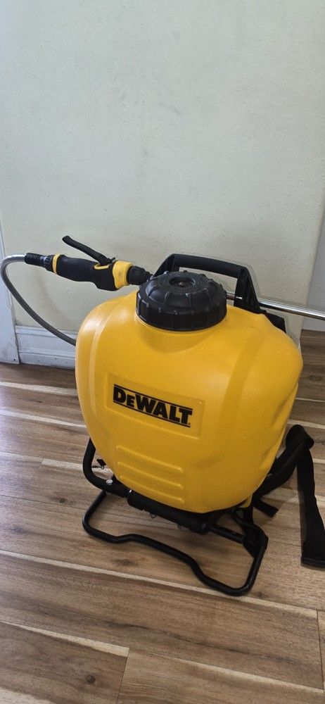 Backpack sprayer with internal piston pump