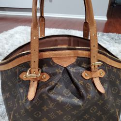 Louis Vuitton Hand bag - Looks New!