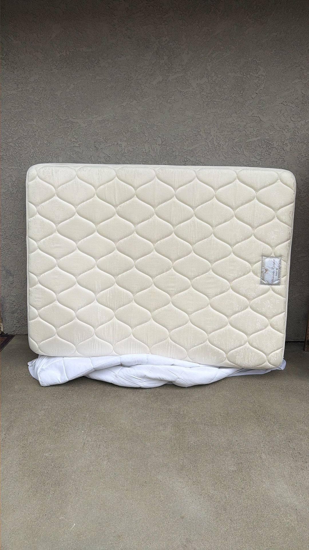 Queen Pillow top Mattress