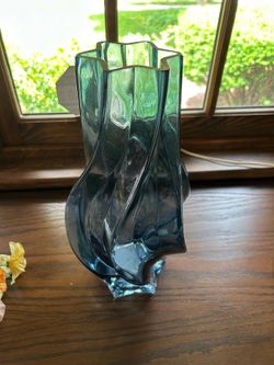 NEW. Attractive Blue Glass Vase