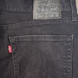 Men's Levi's.  514.   36= 32.