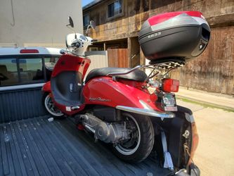 Vespa Style Scooter