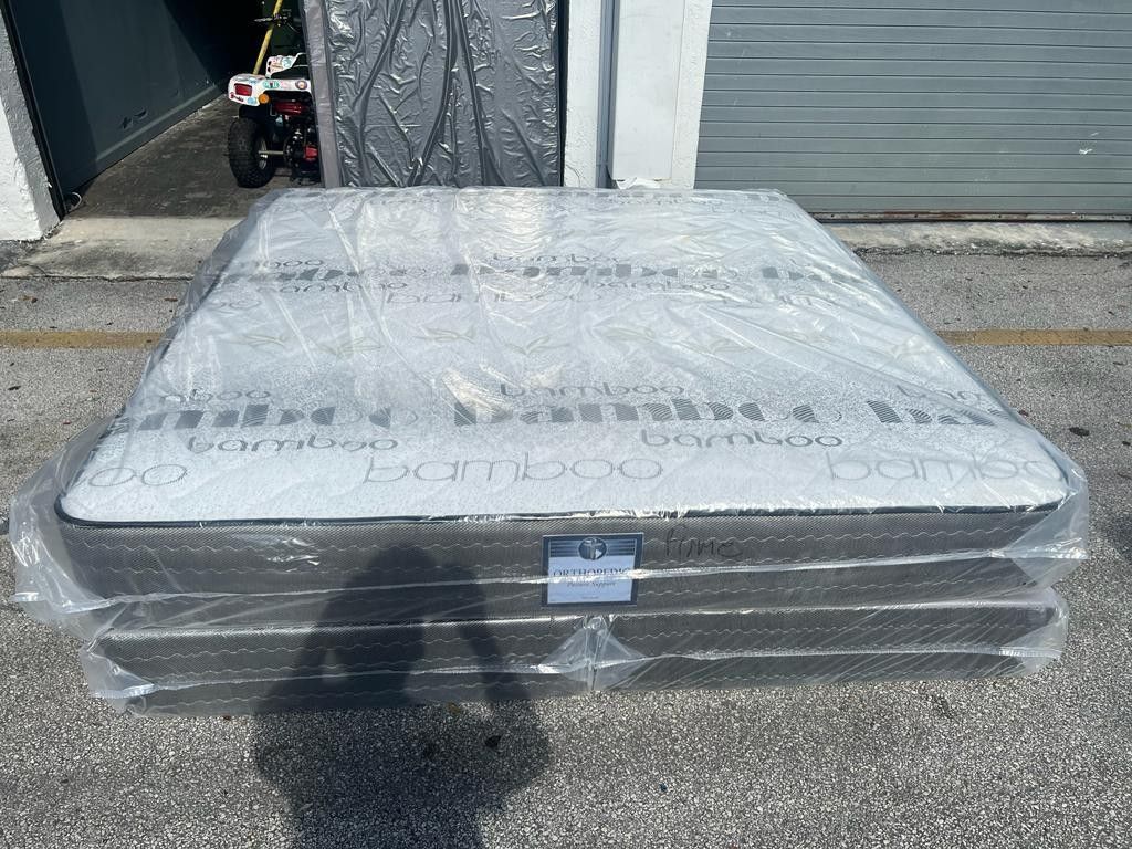 NEW MATTRESS KING SIZE PLUSH WITH BOX SPRING