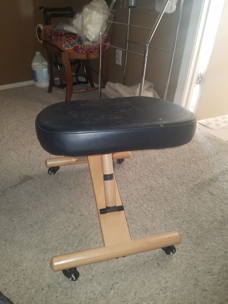 Ergonomic massage stool