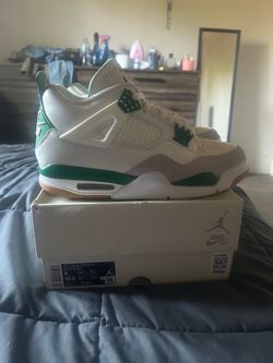 Pine green Jordan 4s sbs size 9
