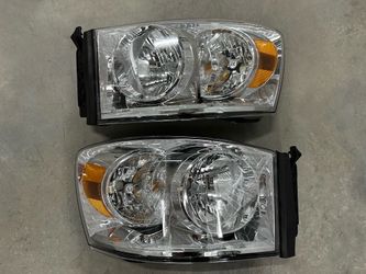 06-09 Ram 2500 & 3500/06-08 Ram 1500 Chrome Housing Headlights With Amber Corners
