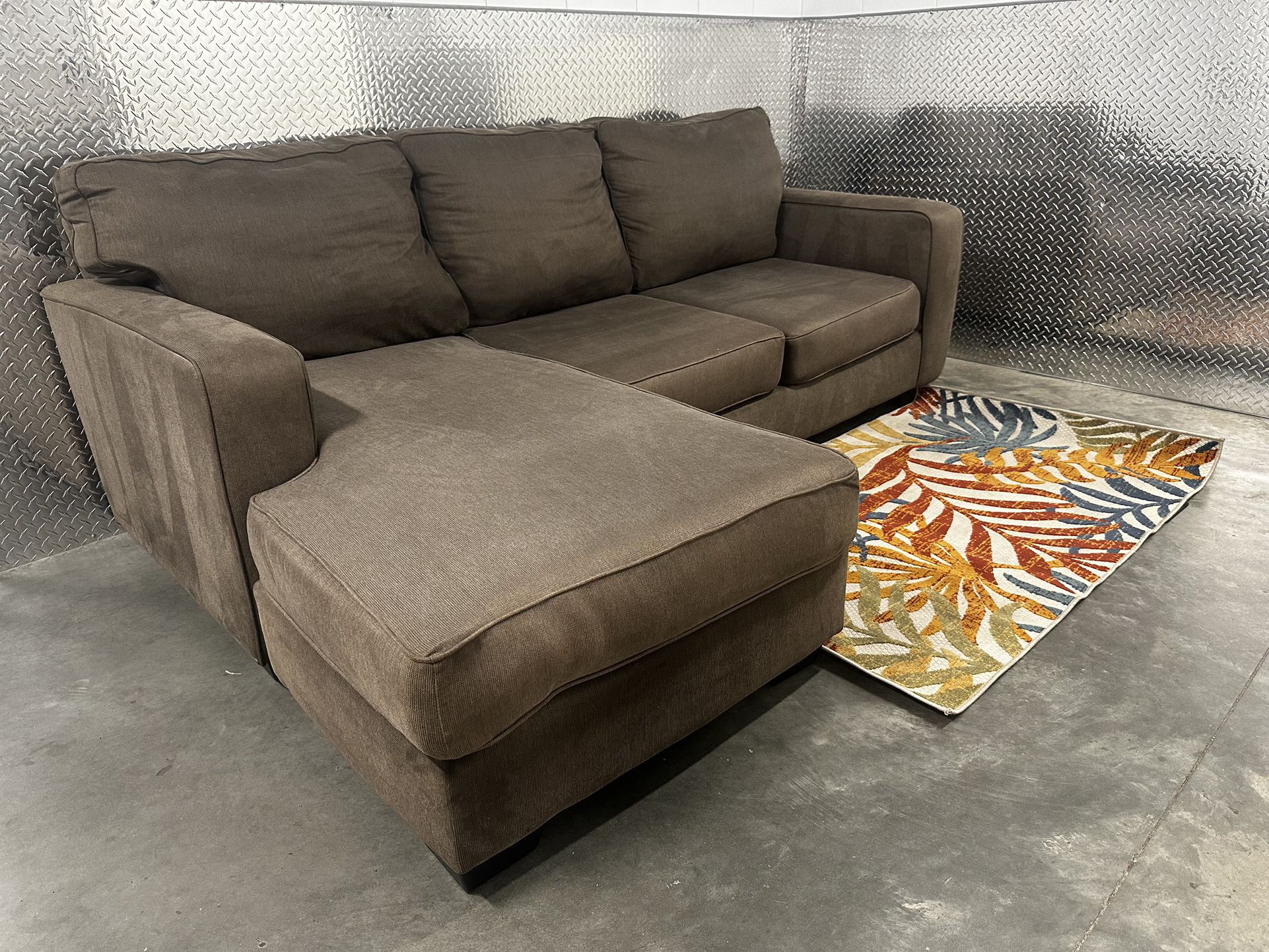 GRAY SECTIONAL COUCH W/ FREE DELIVERY 