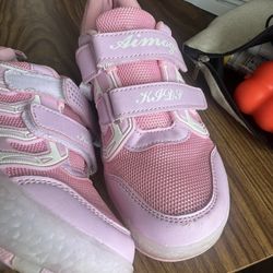 Pink Kids Size 3.5 Wheelies