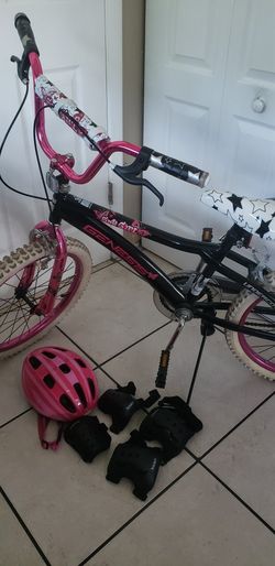 Girls Bike With Helmet And Pads