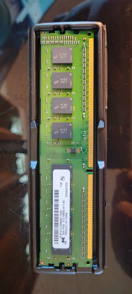 2GB DDR3 Ram stick