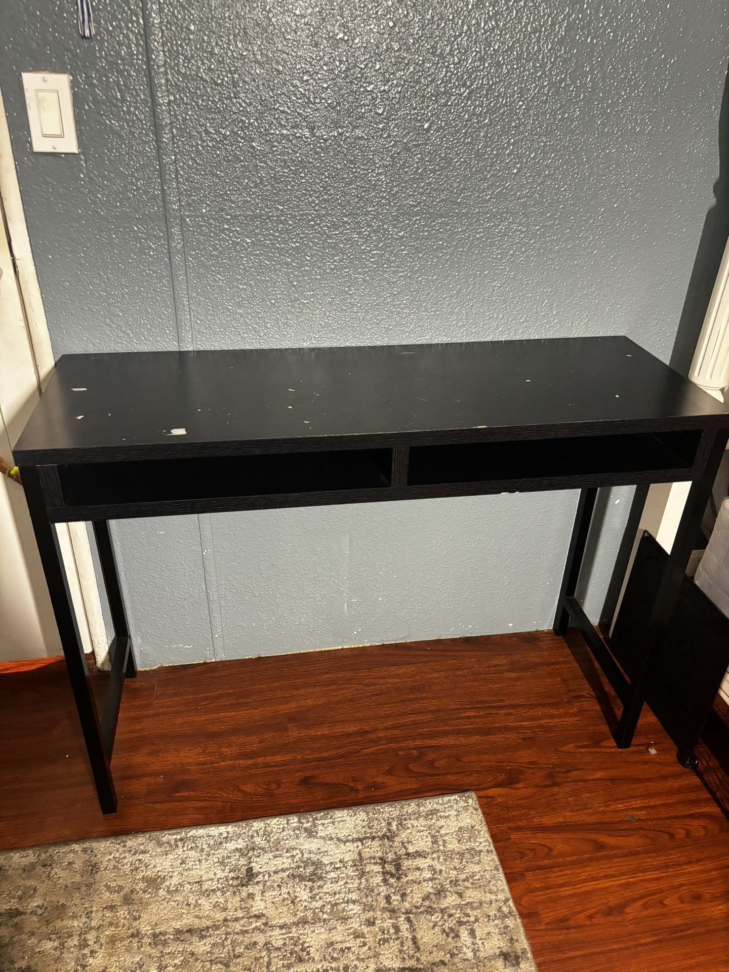 Black Desk 