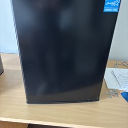 Mini fridge $20