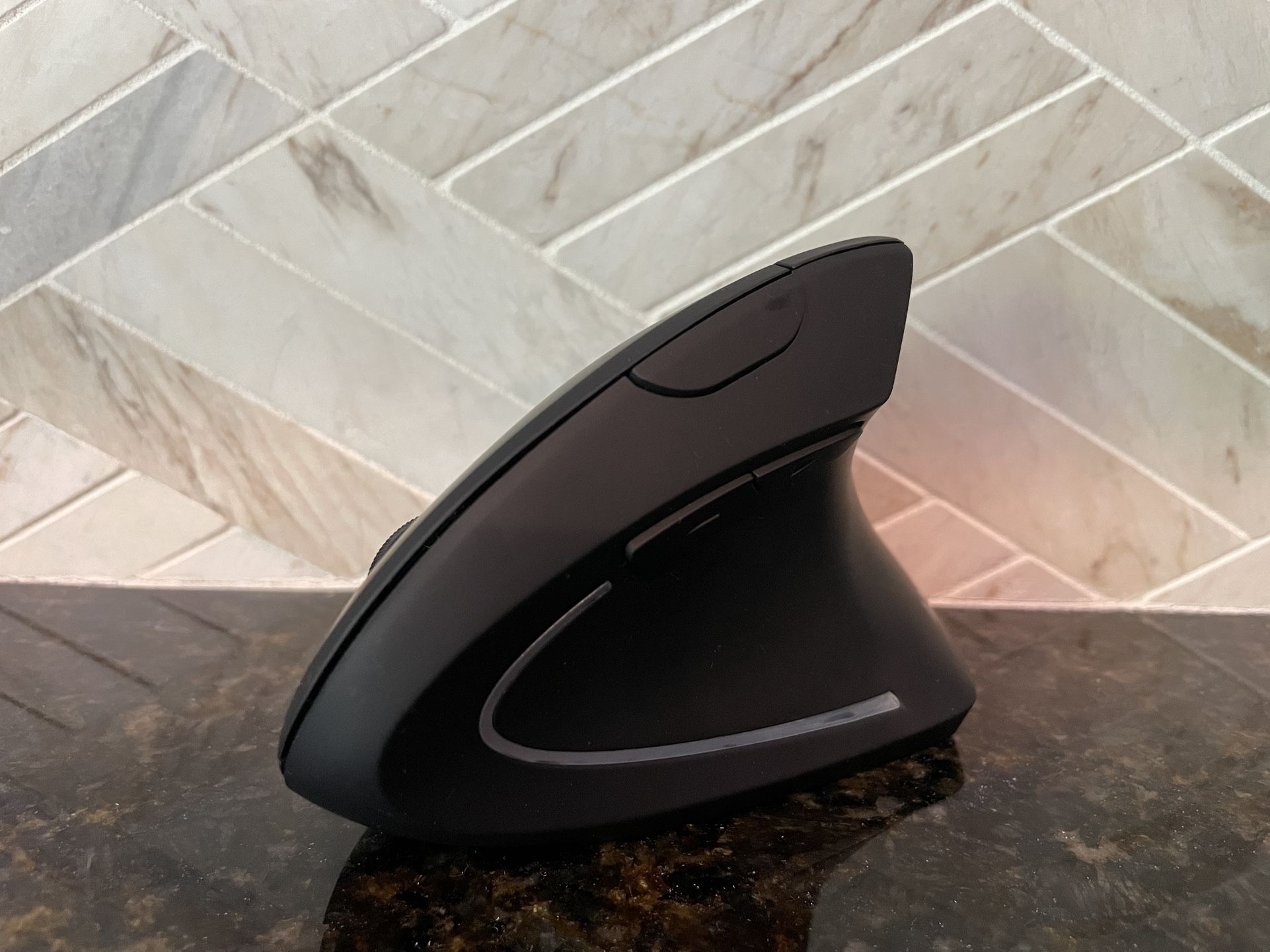 Anker Wireless Vertical Ergonomic Optical Mouse - Model A7852M