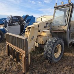 Gehl Boomout Forklift