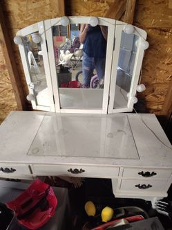 Girl make up booth