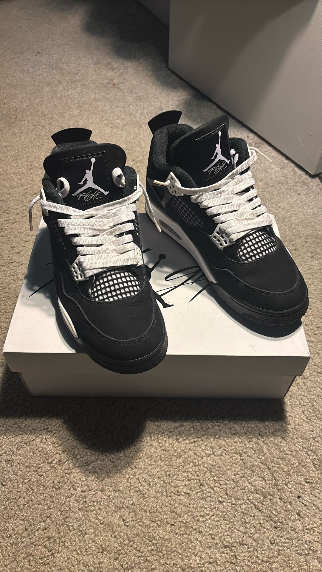 White Thunders Jordan 4