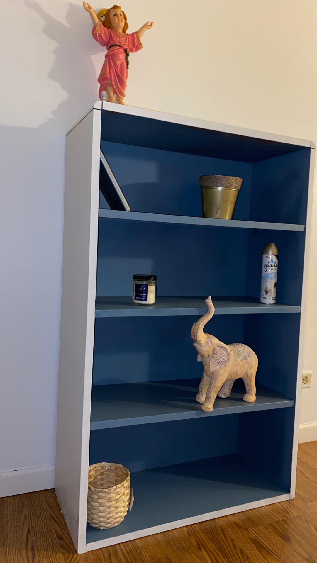 Bookshelve/ storage shelve