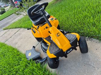 Cut cadet 30 in. 10.5 HP Briggs and Stratton Engine 6-Speed Manual Drive Gas Rear Engine Riding Mower with Mulch