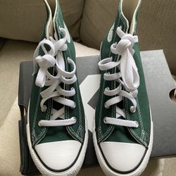 New Converse Size 4Y 