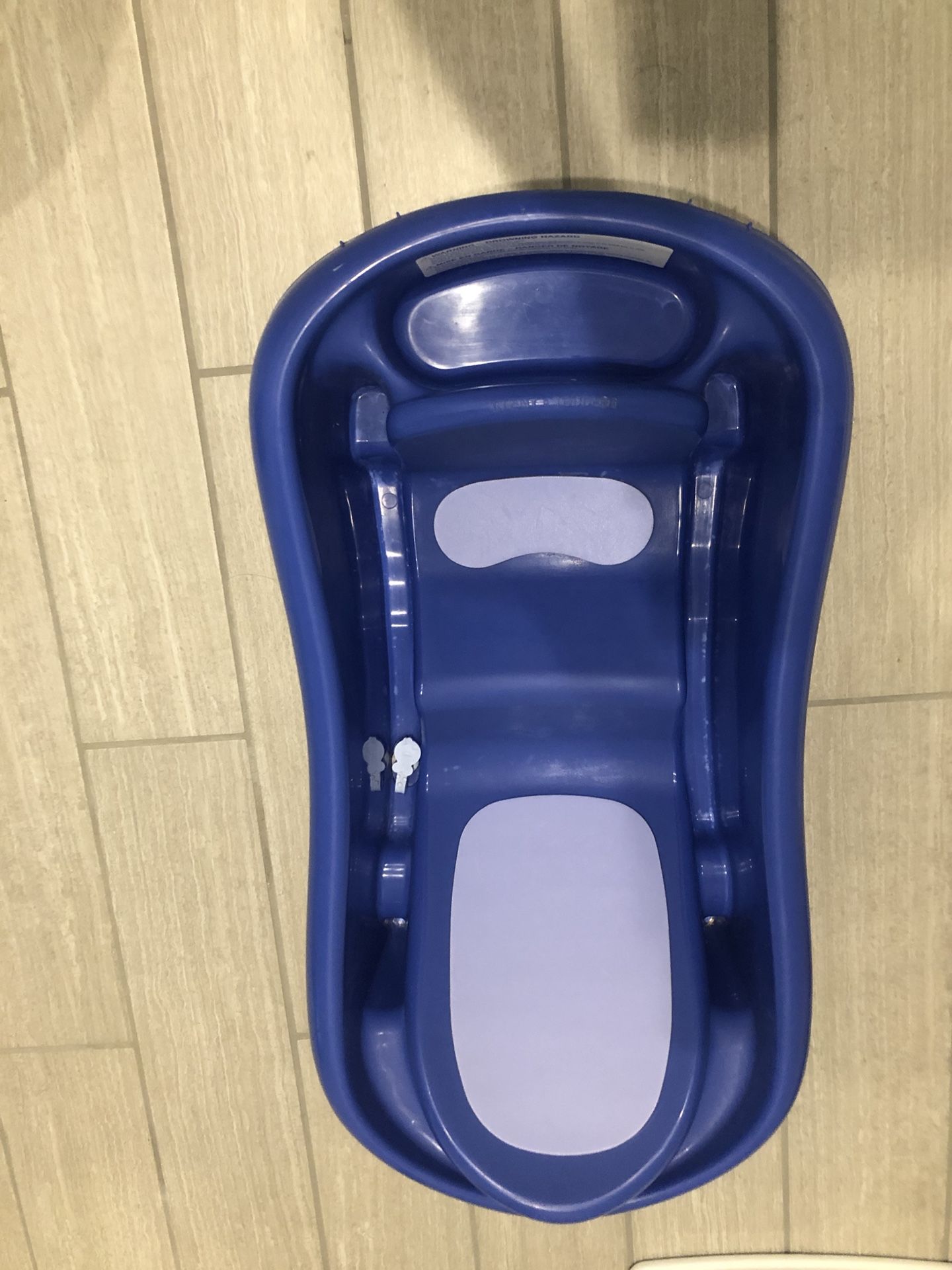 Baby bath tub